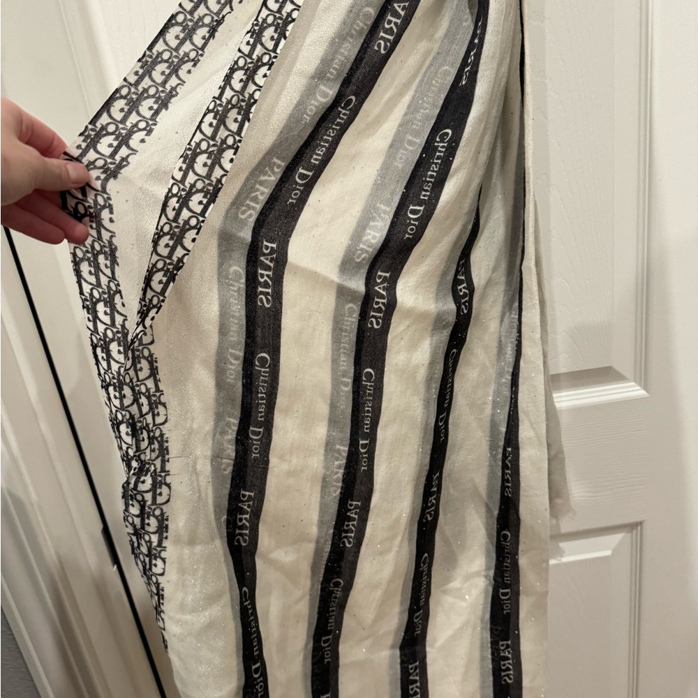 Scarf - Picture 3 of 4